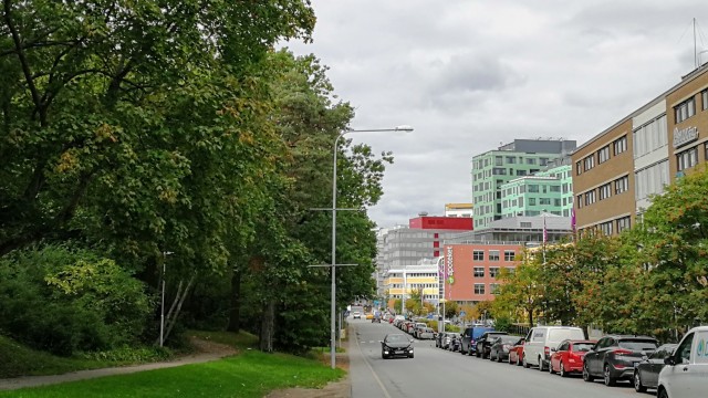 Dalvägen med Vasalundsparken till vänster och Arenastaden till höger