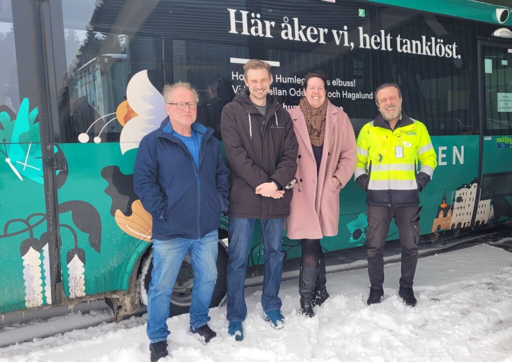 Elbuss samt ägare och Miljöpartiets representanter