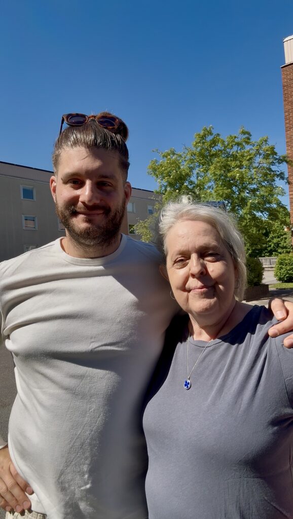 Hasib Zolic och Carina Laitinen Fransson från Miljöpartiet i Vetlanda som kräver långsiktiga investeringar i äldreomsorgen samt ett omedelbart stopp för akuta nedstängningar av boenden.