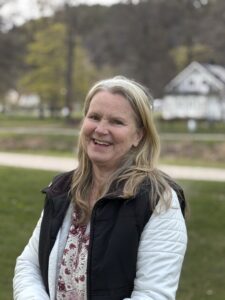 Porträtt på Lill-Marie Jonssin, nummer 1 på Miljöpartiets lista till kommunfullmäktige i Söderköping.