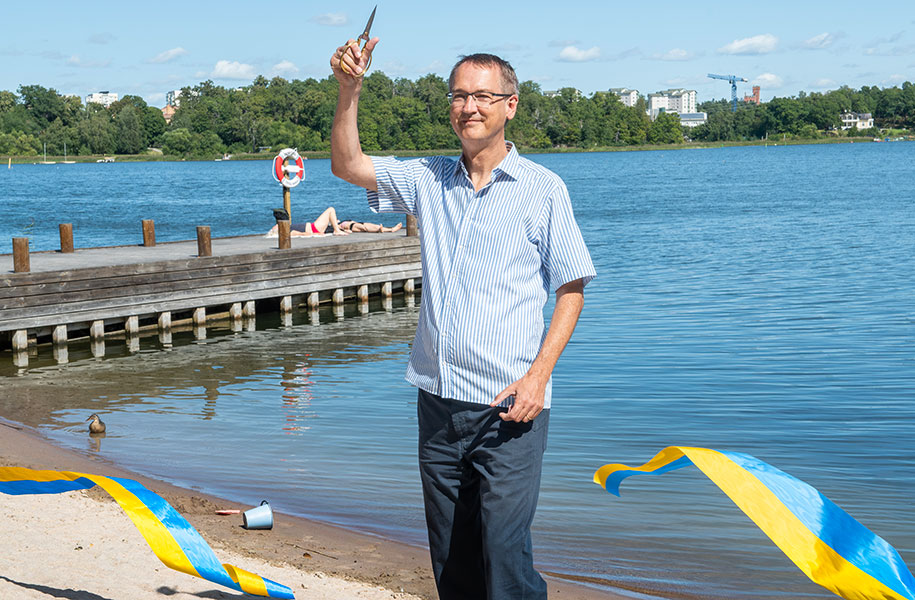 Bernhard Huber (MP) inviger Frösundaviks strandbad