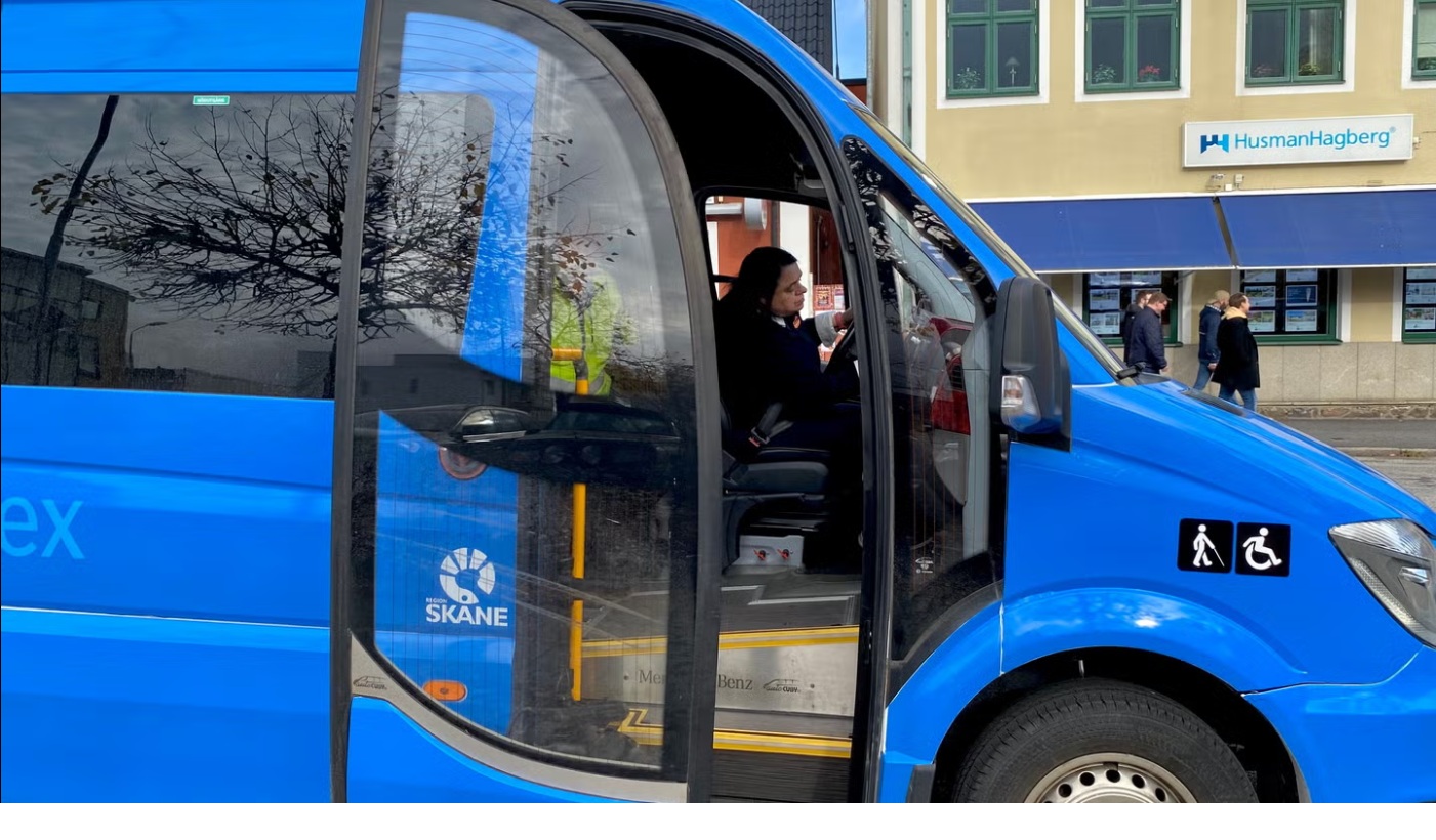 Foto av en elbuss från Region Skåne